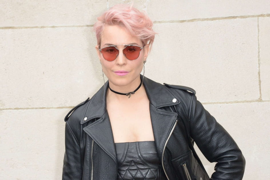 La coupe courte rose de Noomi Rapace
