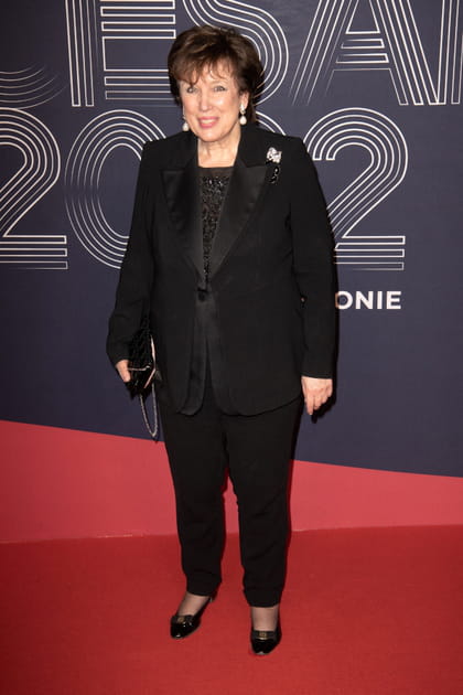 Roselyne Bachelot en costume noir