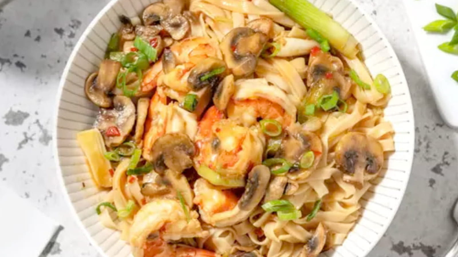 Nouilles façon chow fun aux crevettes