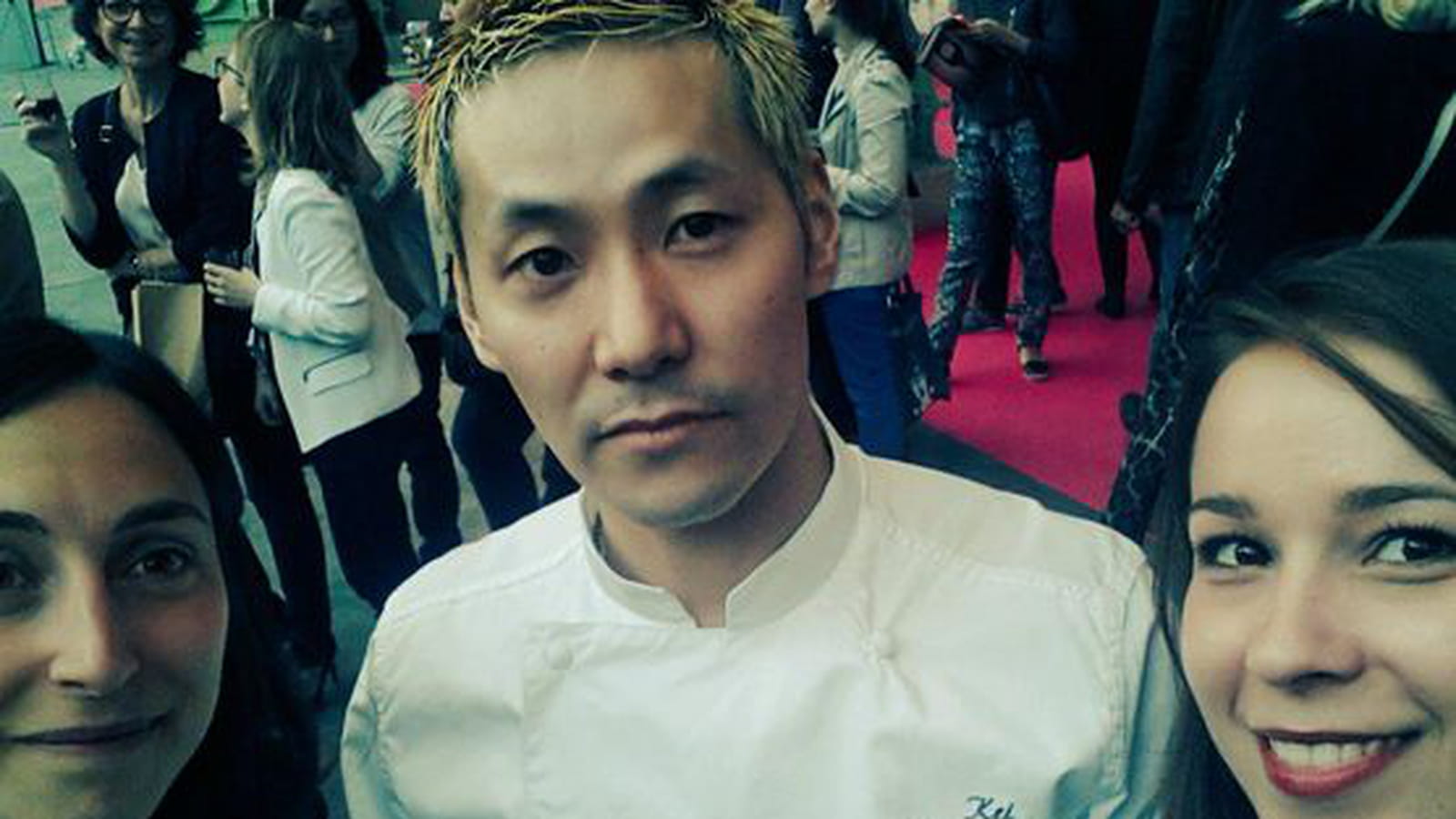 Kei Kobayashi, entouré du Journal des Femmes