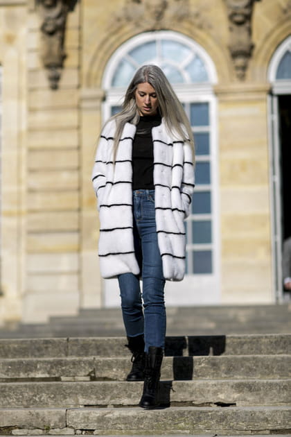 Street style à Paris : le manteau blanc mais pas trop