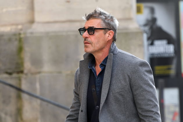 Thierry Neuvic est arrivé en l'église Saint-Roch : hommage de Tchéky Karyo