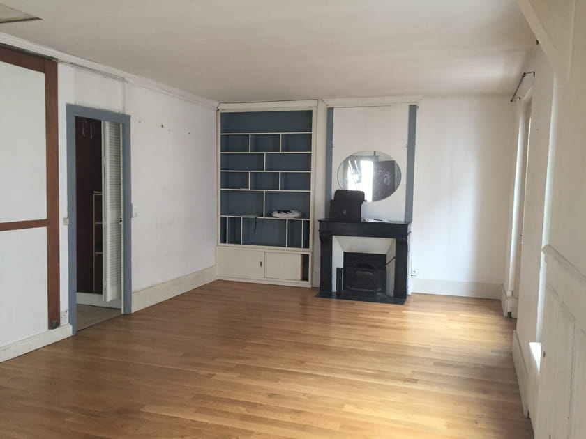 Avant&nbsp;: un salon sombre et sans coh&eacute;rence