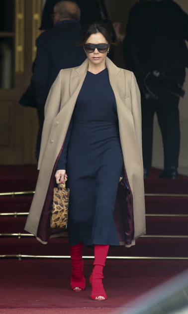 Victoria Beckham en manteau droit