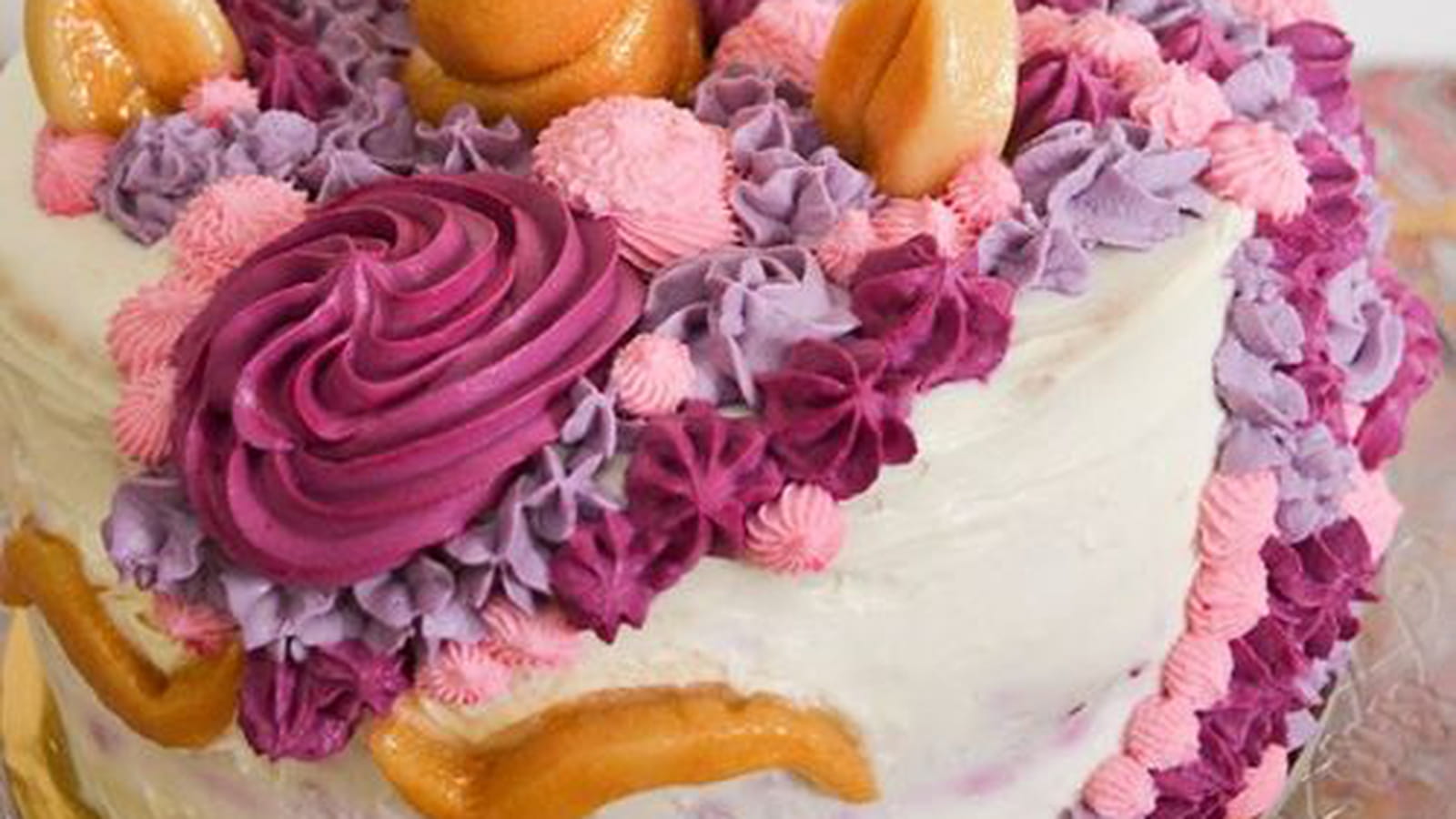 Layer cake Licorne aux framboises et au chocolat blanc