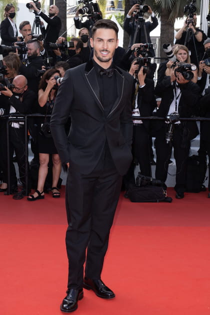 Baptiste Giabiconi en total look noir élégant