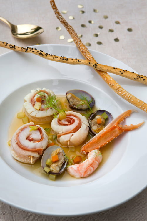 Médaillon de merlan au bouillon de crustacés