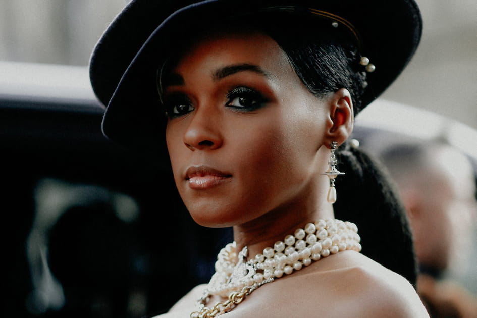 Janelle Monae et son smoky eyes vert fonc&eacute;