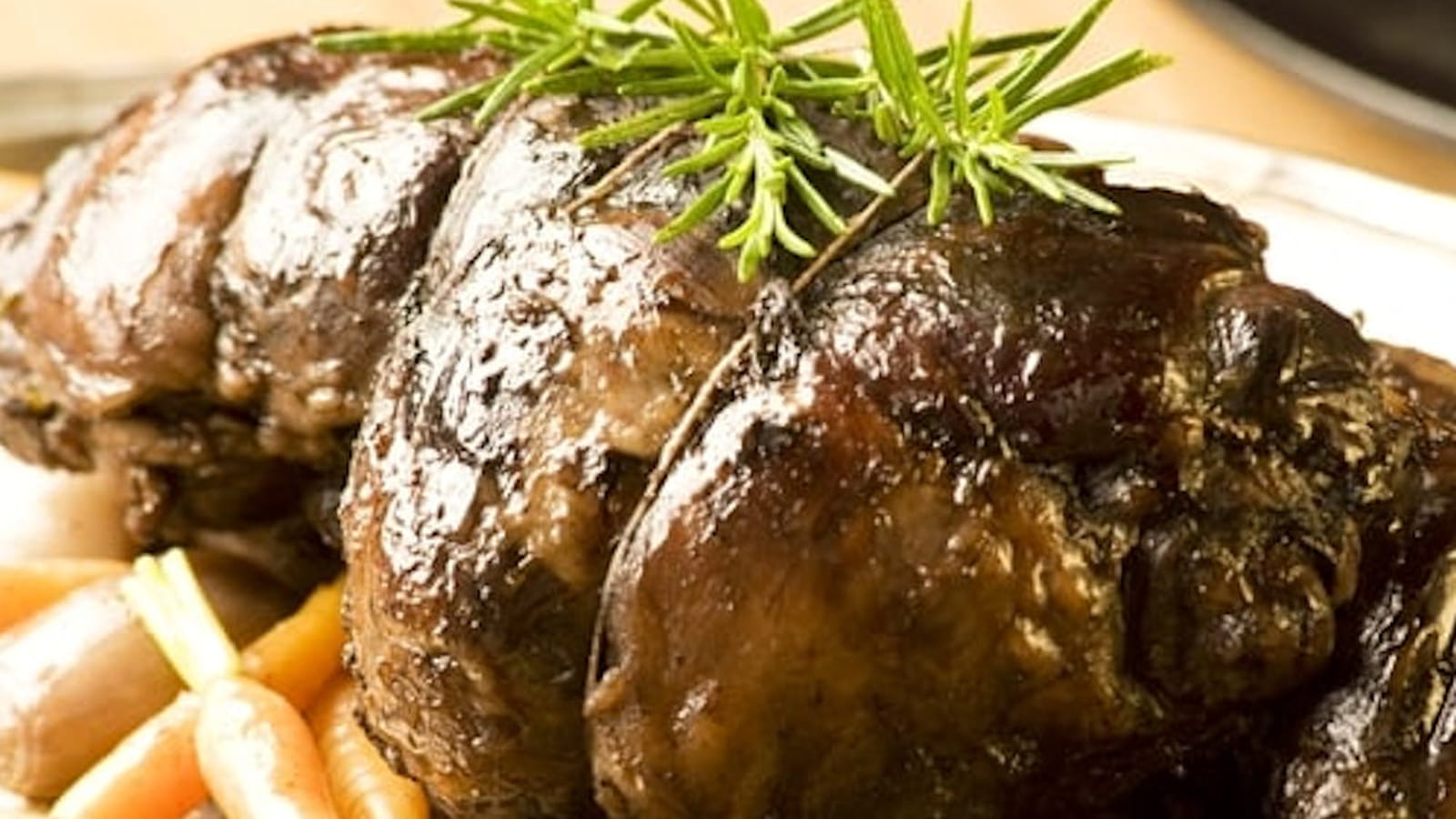 Gigot d'agneau de 7 heures au romarin