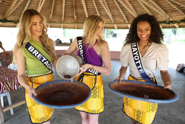 Miss Bretagne, Miss Normandie et Miss Mayotte fabriquent du cacao