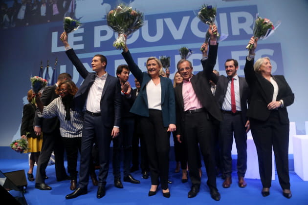 Marine Le Pen et les membres de Rassemblement National lors d'un meeting &agrave; la Mutualit&eacute;