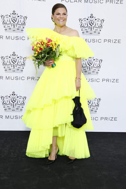 Victoria de Suède en robe jaune fluo en tulle