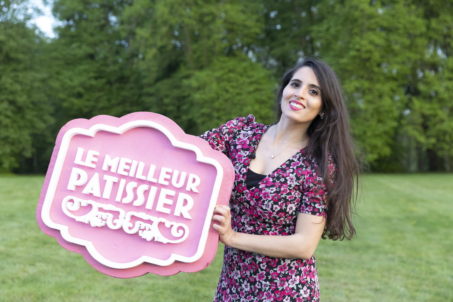 Najoua, candidate globe-trotteuse du Meilleur Pâtissier 2022