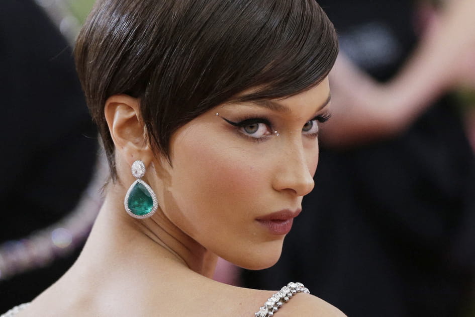 La coupe pixie plaqu&eacute;e de Bella Hadid