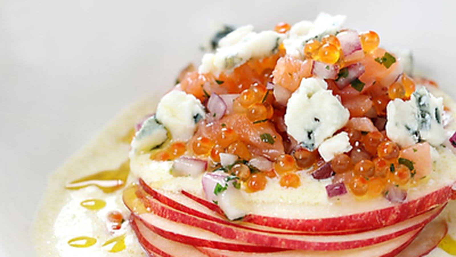 Tartare de saumon fumé, pomme et roquefort