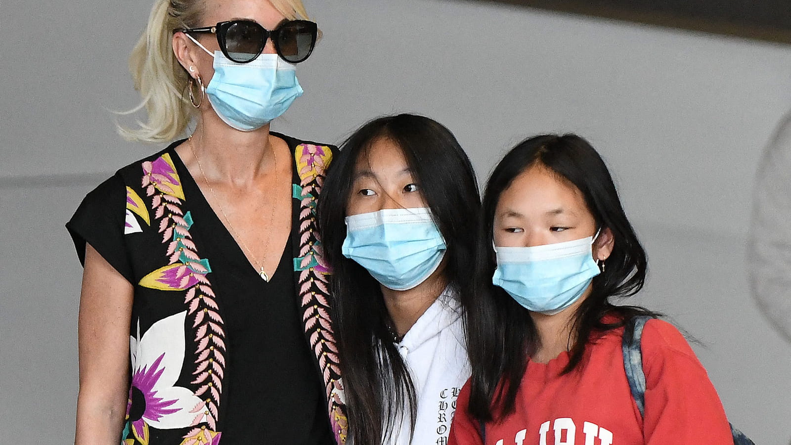 Joy Hallyday masquée