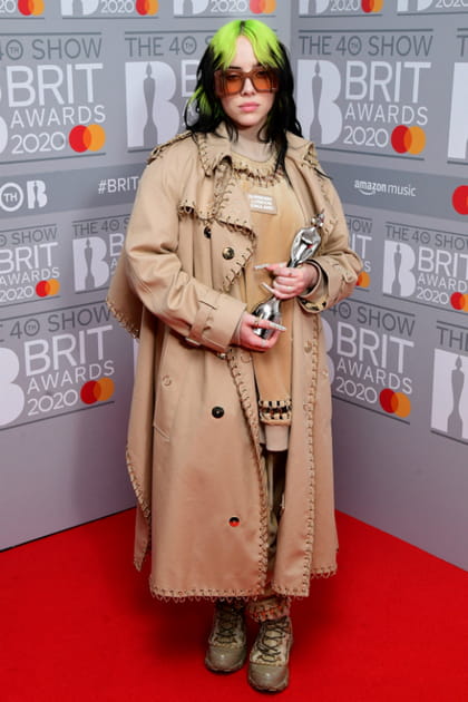 FLOP&nbsp;: Billie Eilish en trench long