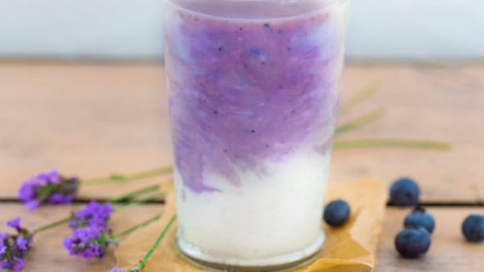 Smoothie bi-goût myrtille/banane à la vanille et au lait de chèvre Lactel®