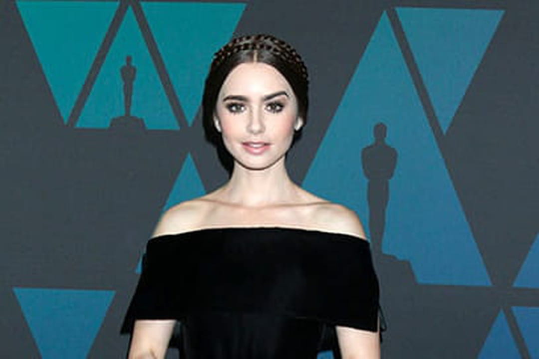 Lily Collins en robe bicolore ?� jupon textur?�