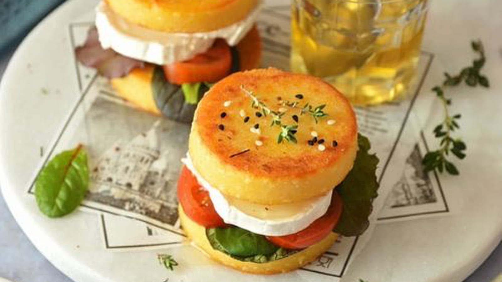 Burgers de polenta chèvre, miel et thym