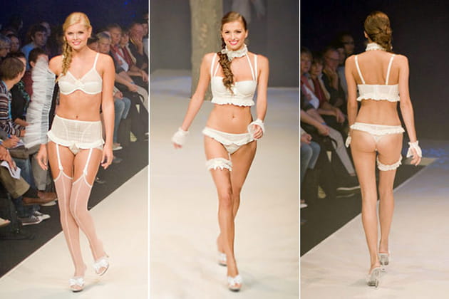 Au pied d'une cascade : puissante féminité