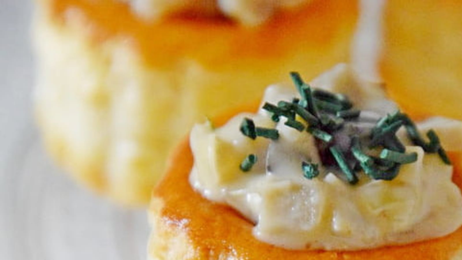 Mini zakouski feuilleté de duxelles de champignons des bois et spiruline