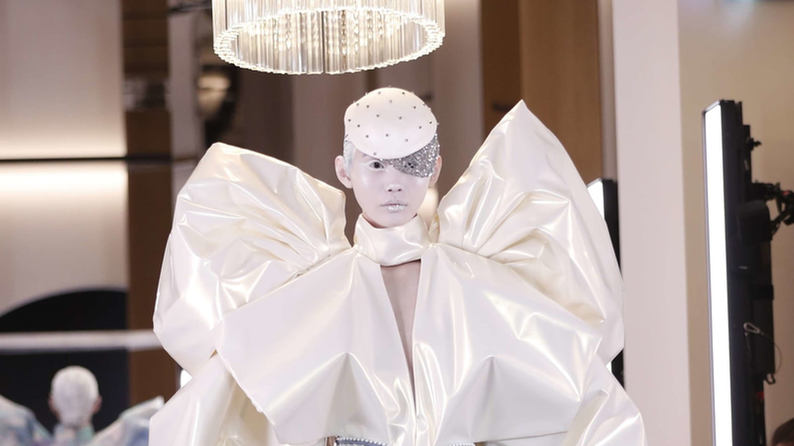 Look 12