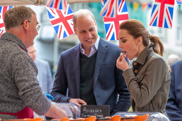 Le duc et la duchesse de Cambridge go&ucirc;tent des produits locaux