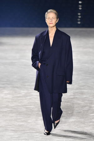 charlotte-rampling-défilé-ami-paris