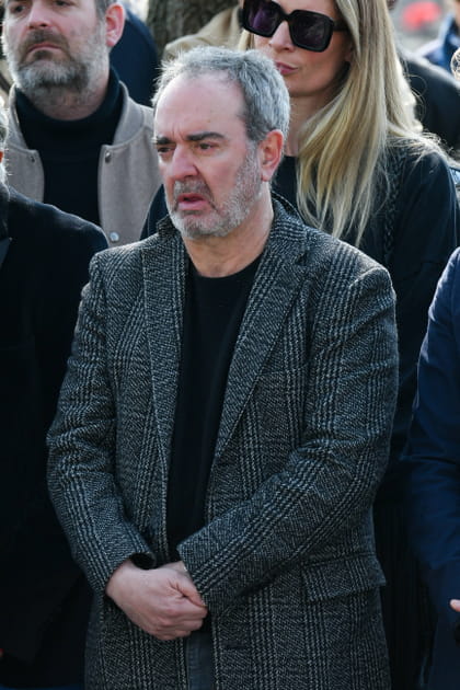 Bruno Solo les yeux rougis de chagrin aux obs&egrave;ques de Bruno Salomone