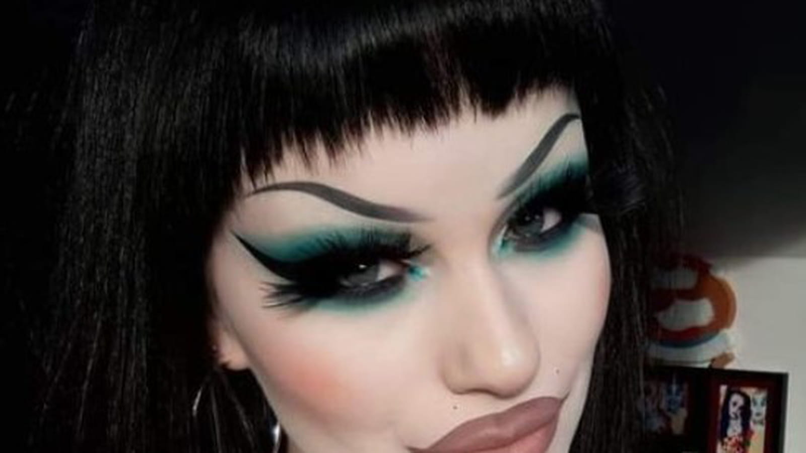 Maquillage gothique turquoise