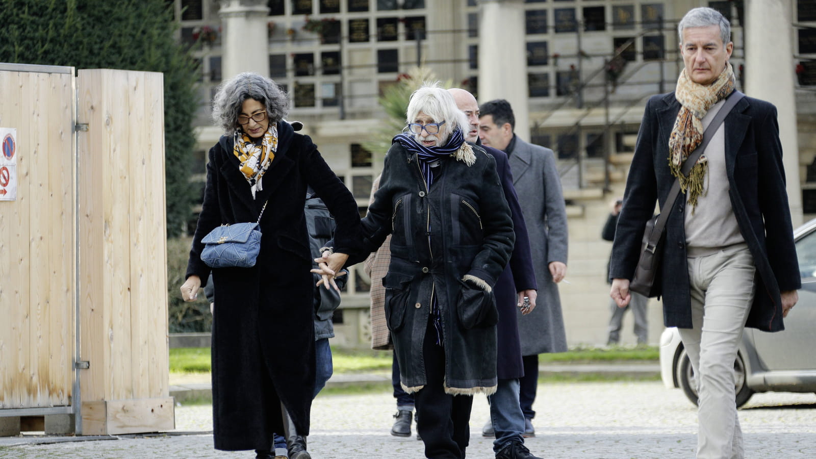 Ceyla Lacerda et Pierre Richard, obsèques de Mylène Demongeot à Paris