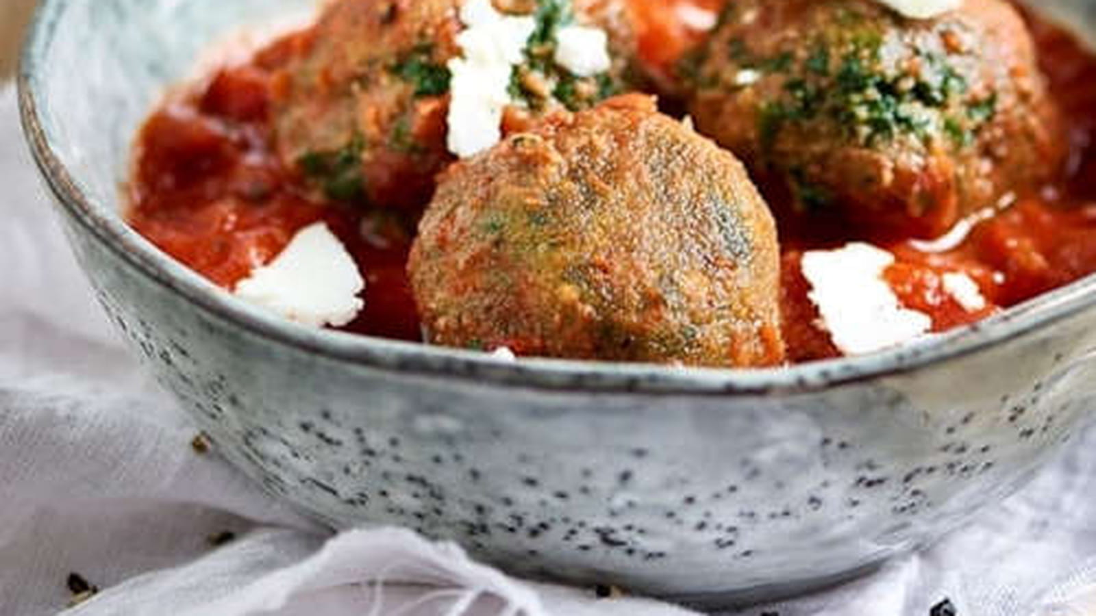 Boulettes d’épinards à la sauce de tomate cerise