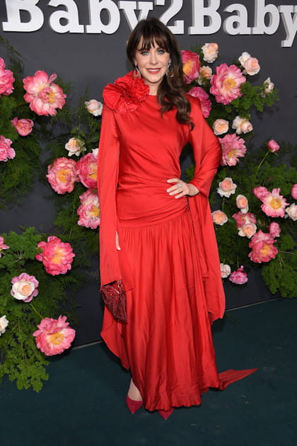 Zooey Deschanel en robe longue rouge drap&eacute;e Nina Ricci vintage