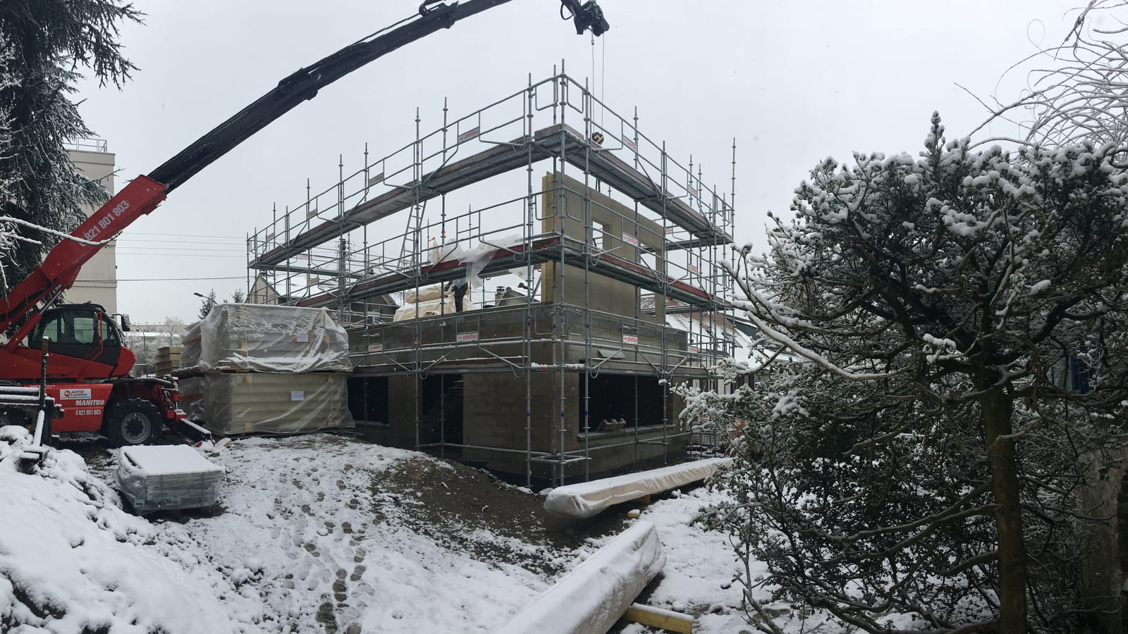 Chantier enneigé