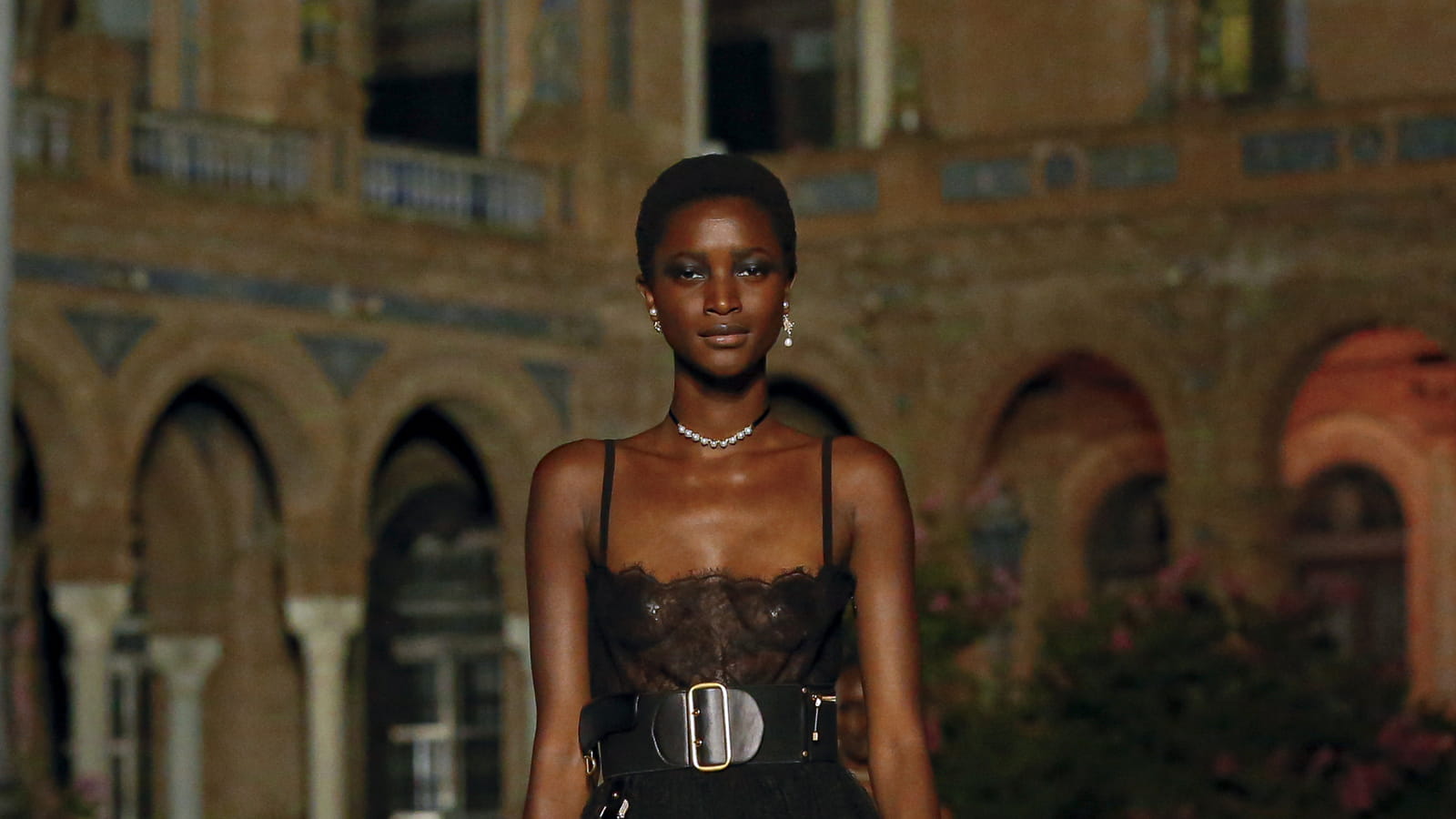 Look 100