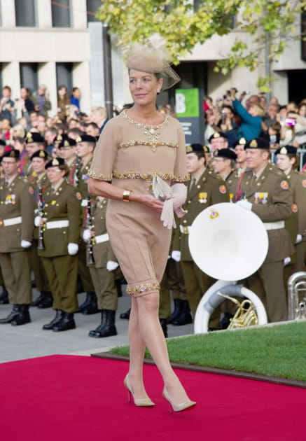 Caroline de Monaco en robe beige