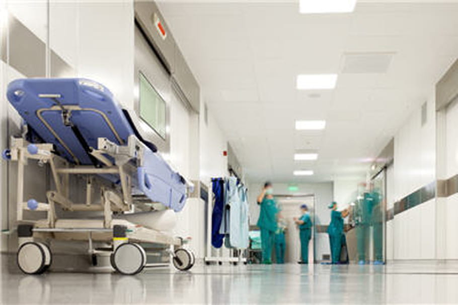 Elle décède dans la salle d'attente des urgences 5 heures après son admission