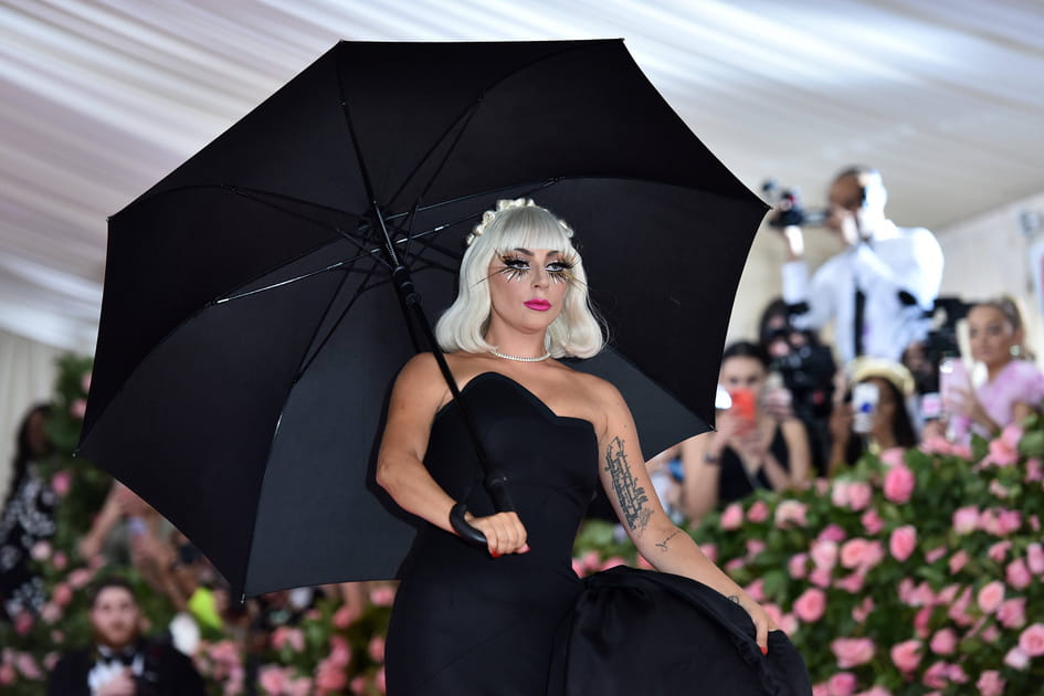 Flop&nbsp;: Lady Gaga et ses yeux &eacute;toil&eacute;s