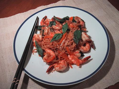Nouilles sautées aux crevettes et gingembre : la recette facile