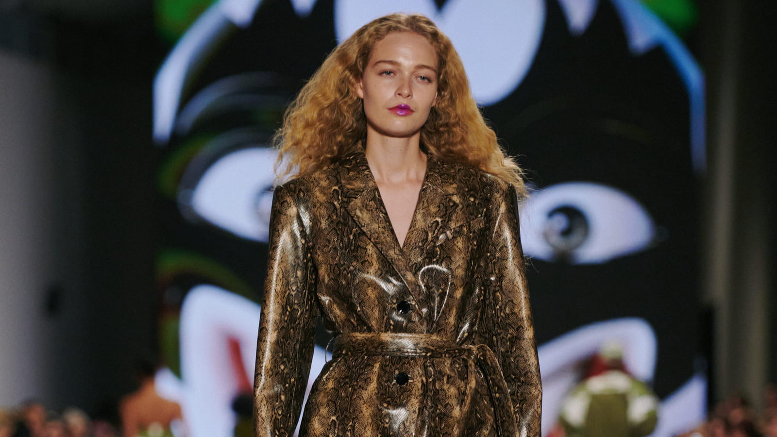 Look 16