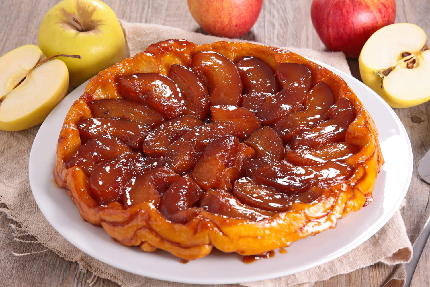 Ni pâte brisée, ni pâte feuilletée : Norbert Tarayre a une bonne recette de tarte Tatin plus légère