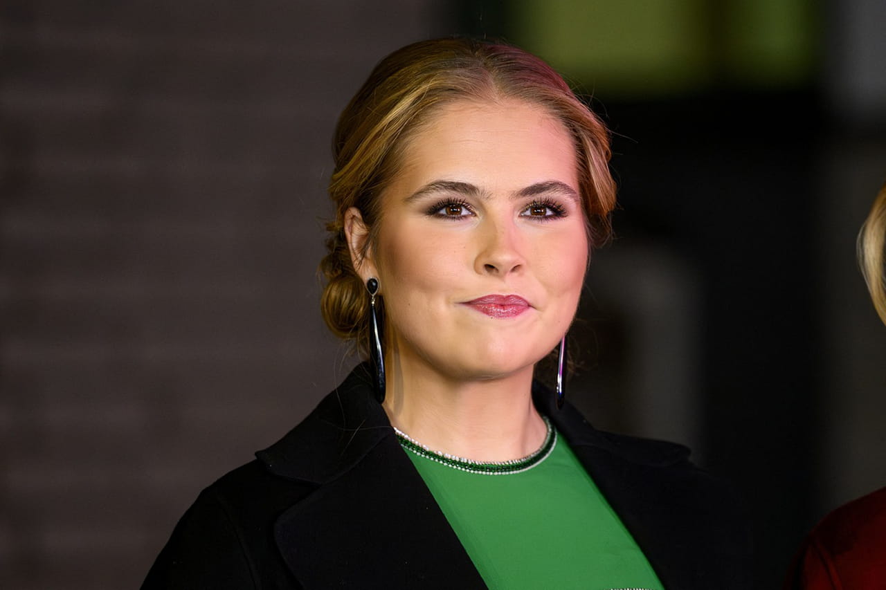 Pour reprÃ©senter sa mÃ¨re, Catharina-Amalia des Pays-Bas reprend un look que Maxima portait en...