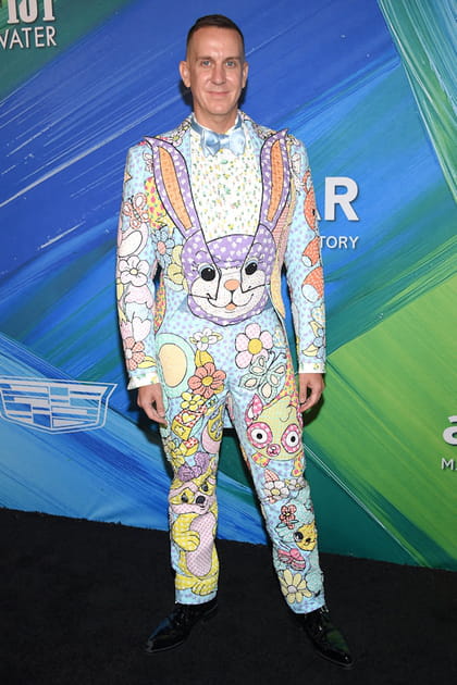 Jeremy Scott en costume color&eacute;