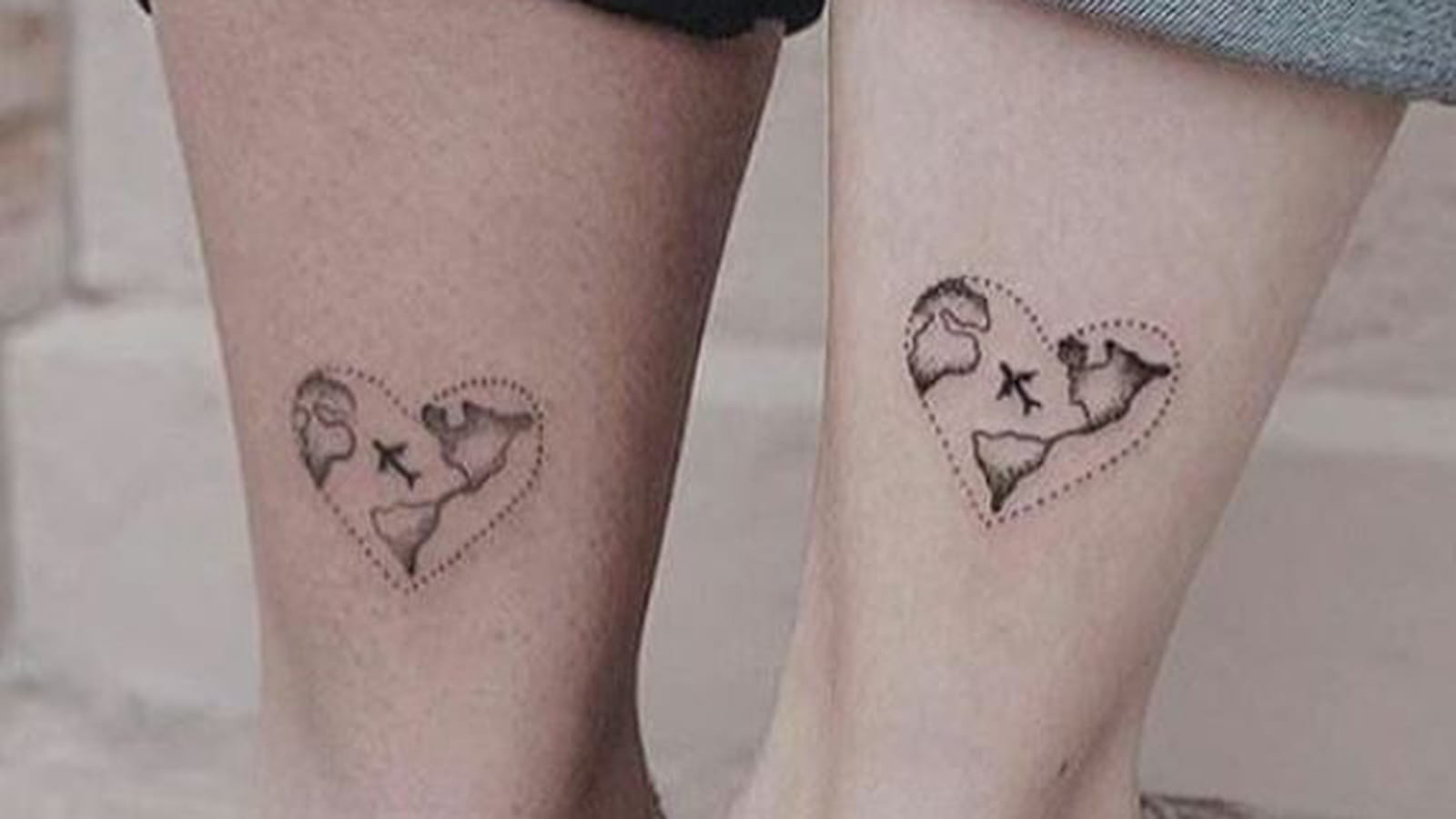 Coeur et voyage derrière la cheville