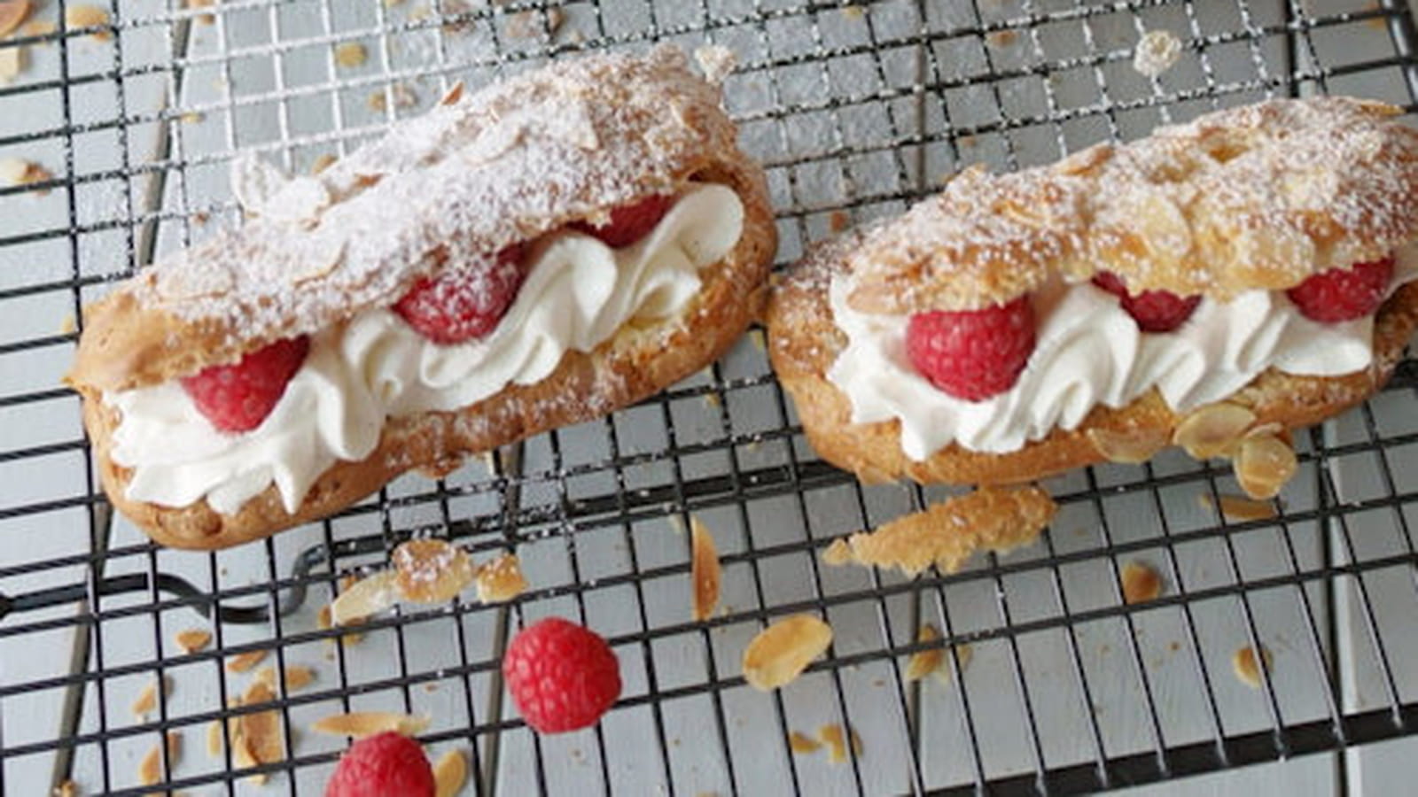 Eclairs à la framboise et chantilly
