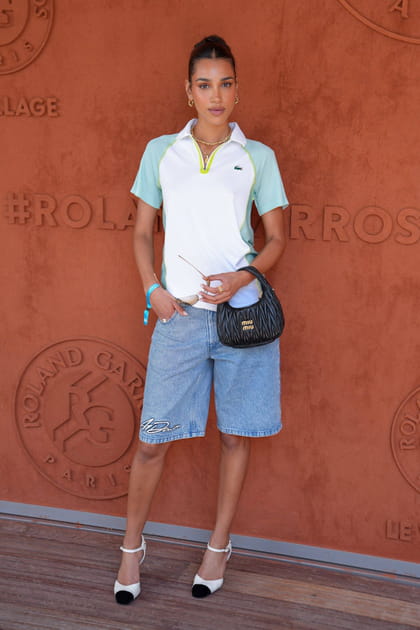 Chiara Sampaio Diwald&nbsp;en haut bicolore Lacoste et pantacourt en jean