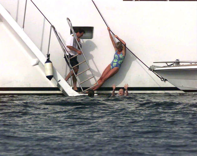 La princesse, toujours en pleine séance d'étirements