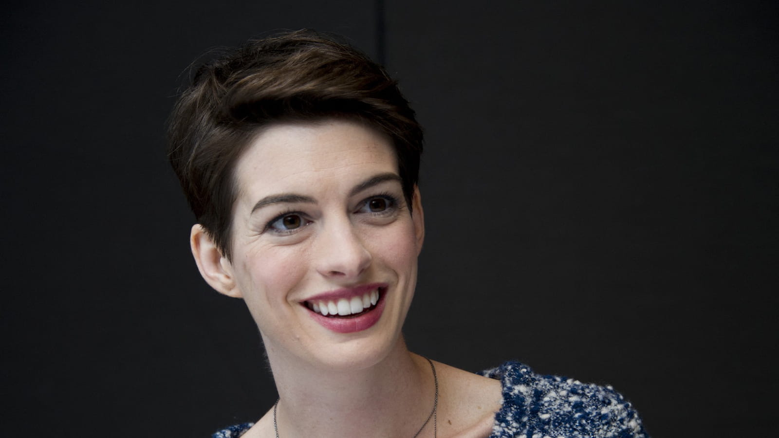 Anne Hathaway, avec sa coupe courte