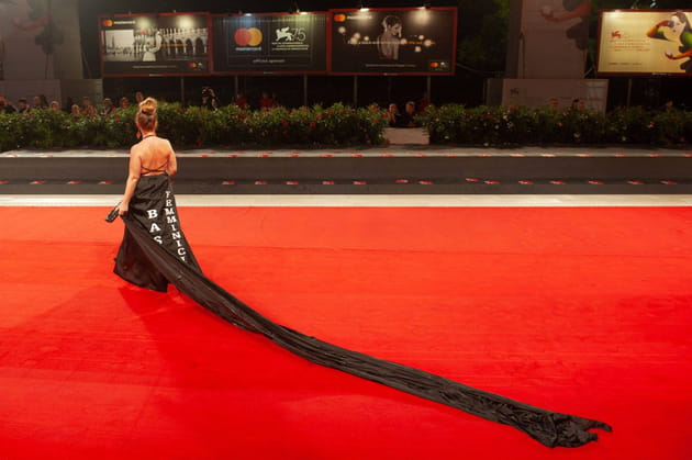 Robe &agrave; message&nbsp;: "Assez de feminicides&nbsp;!"